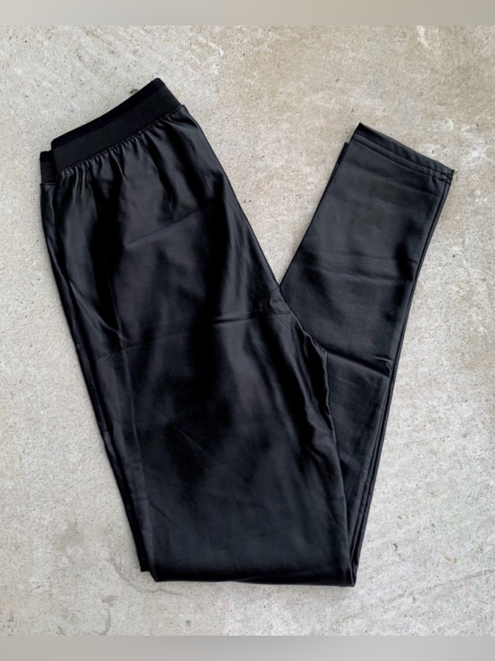 Edgy Black Vegan Leather Leggings Model Off-Duty 90s Minimalism - Size S